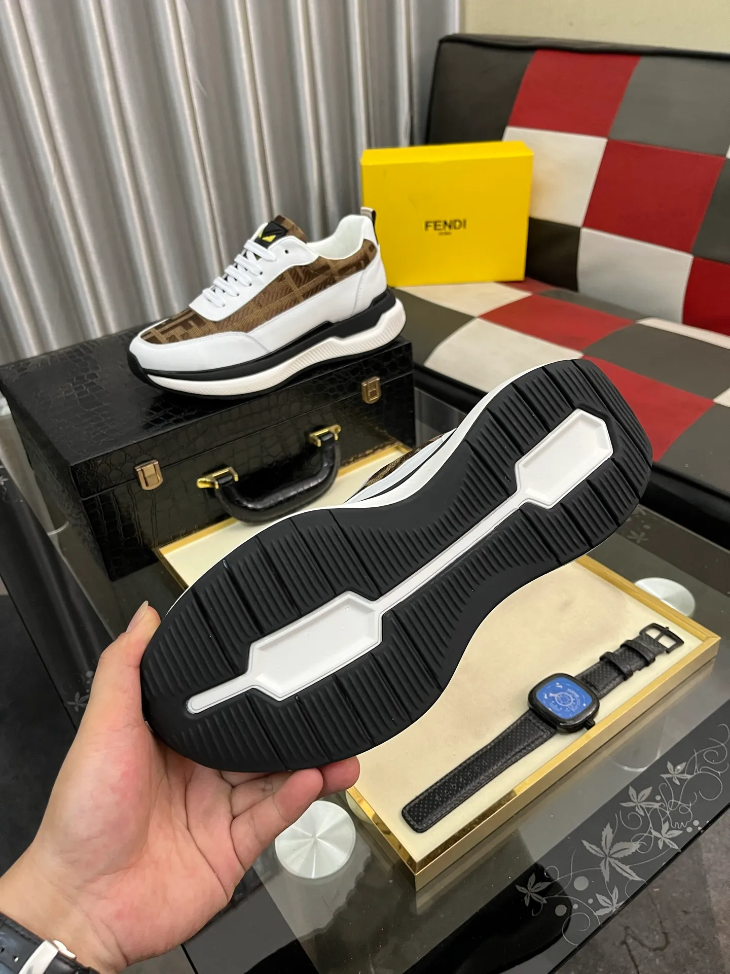 Men's Men's Shoes💰458⌚️⌚️[FENDI] Fendi's classic and comfortable men's, this complex sneaker is made of soft calfskin➕genuine leather lining➕original ultra-light rubber material with rough outsole. This unique light style is suitable for the casual and refined sensibility of this season. It is comfortable and natural on the feet. It is an everyday style for casual travel in autumn and winter! 38−444️⃣colors available